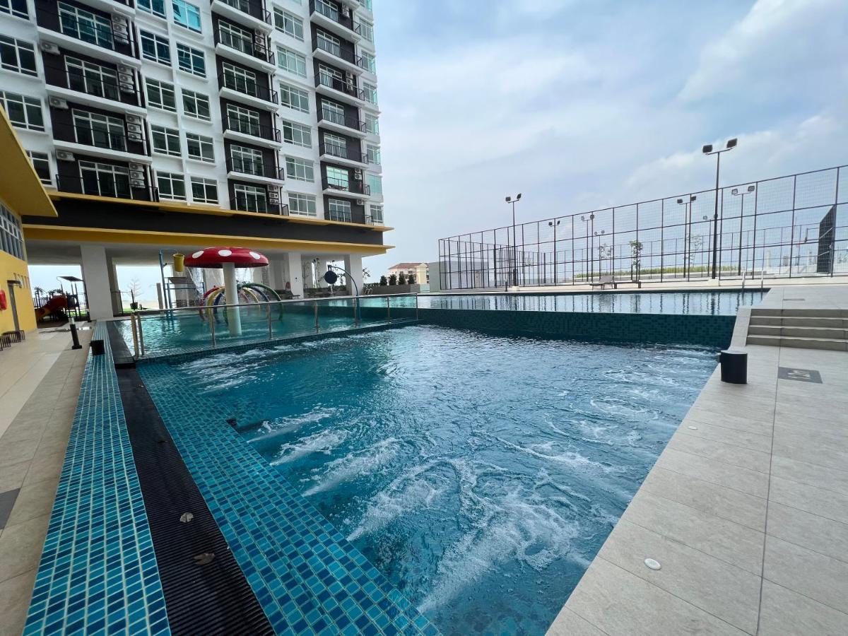 New!! Loving Night Novo 2Br 4-9Pax I Jonker I Netflix I Family Daire Malakka Dış mekan fotoğraf