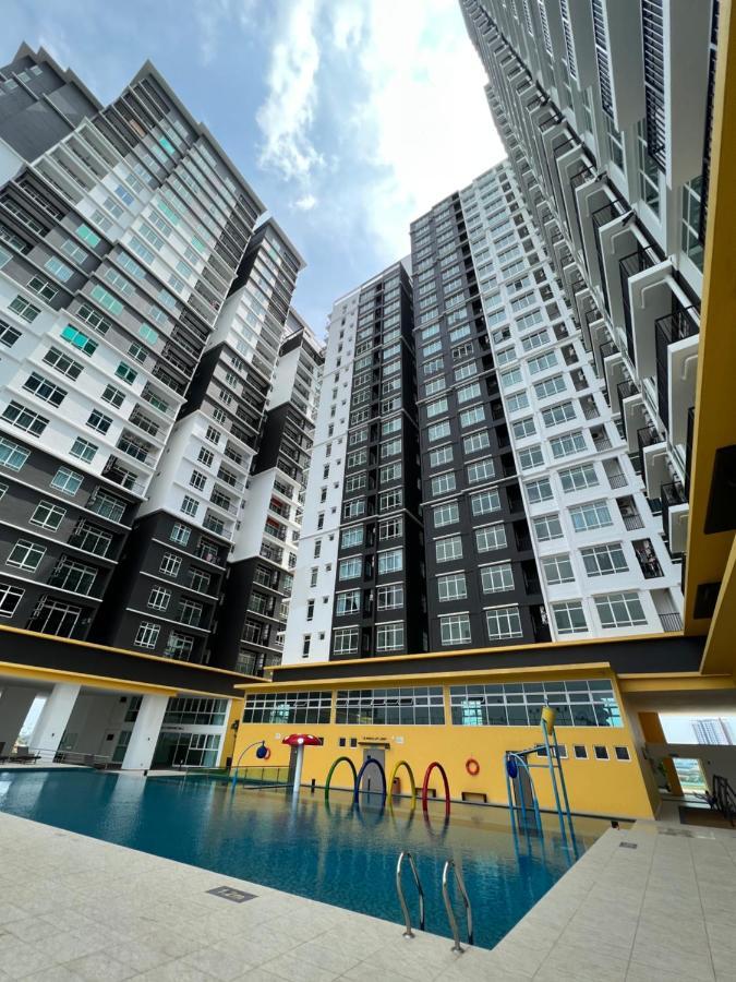 New!! Loving Night Novo 2Br 4-9Pax I Jonker I Netflix I Family Daire Malakka Dış mekan fotoğraf