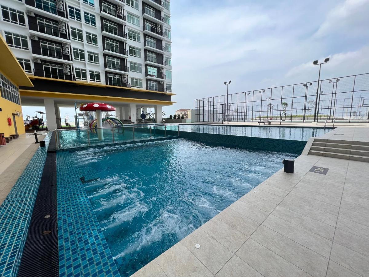 New!! Loving Night Novo 2Br 4-9Pax I Jonker I Netflix I Family Daire Malakka Dış mekan fotoğraf